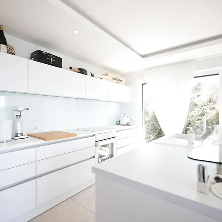 Apartment Seaview Four Bedroom Sunshine *
