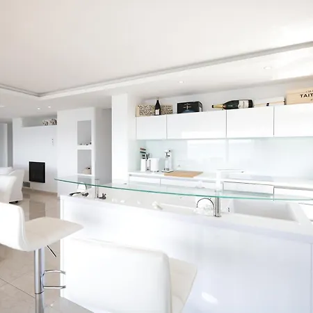 Seaview Four Bedroom Sunshine Apartment Bibinje