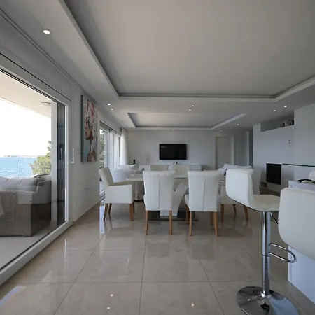 Seaview Four Bedroom Sunshine