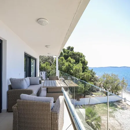 Apartment Seaview Four Bedroom Sunshine