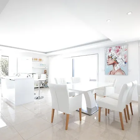 Seaview Four Bedroom Sunshine Apartamento *