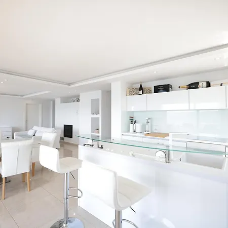 Seaview Four Bedroom Sunshine Apartamento *