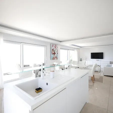 Seaview Four Bedroom Sunshine